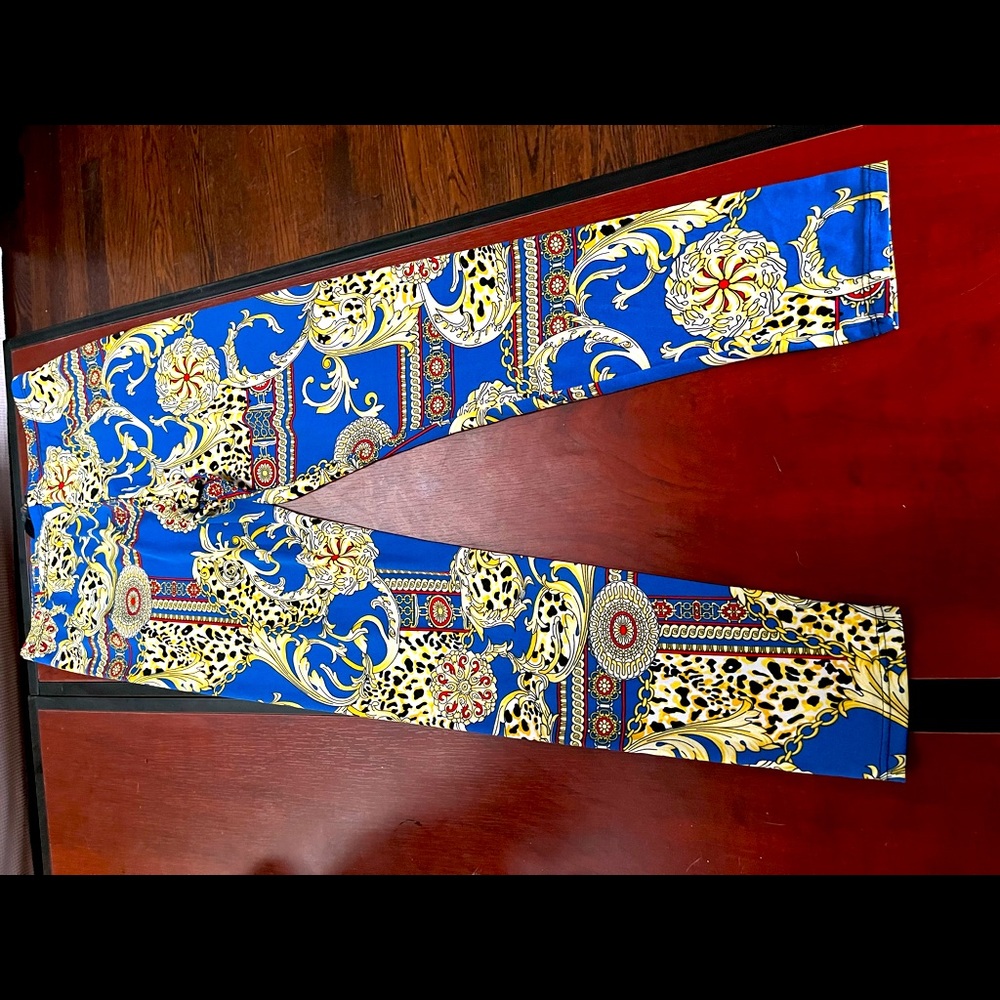 Leopard and Gold chains print leggings, like new.
